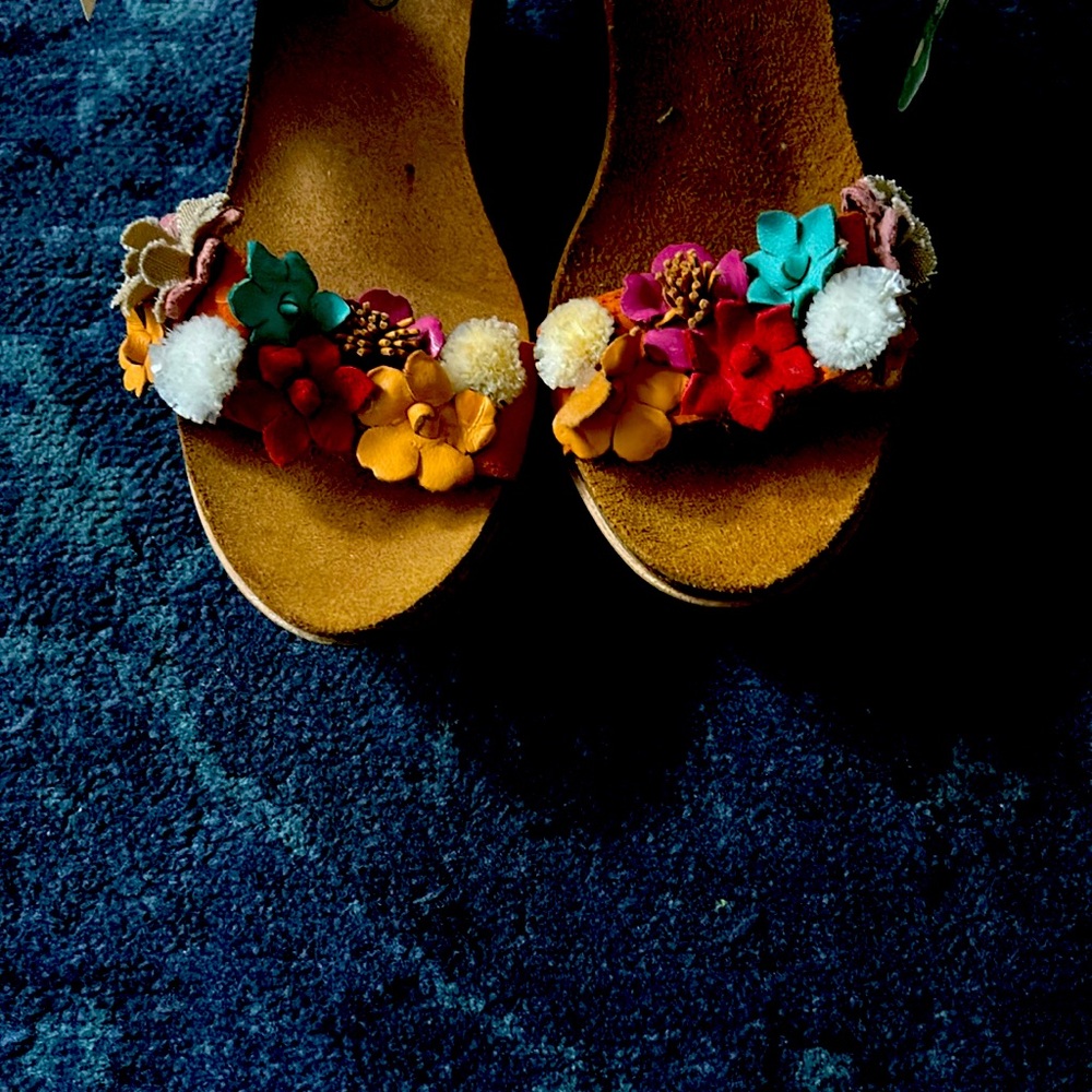 Biostep Wedge Floral (NWT) Sandal -Sz 9 1/2. MADE IN SPAIN